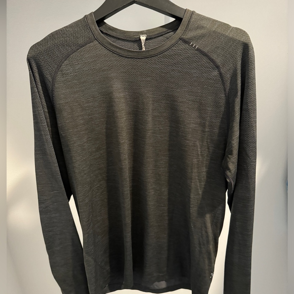 Men's lululemon long sleeve shirt